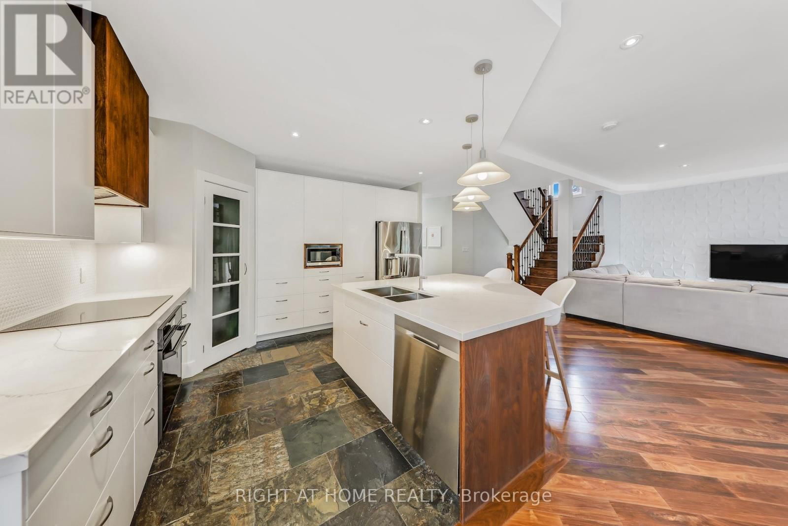 921 AVIATION ROAD Image 16