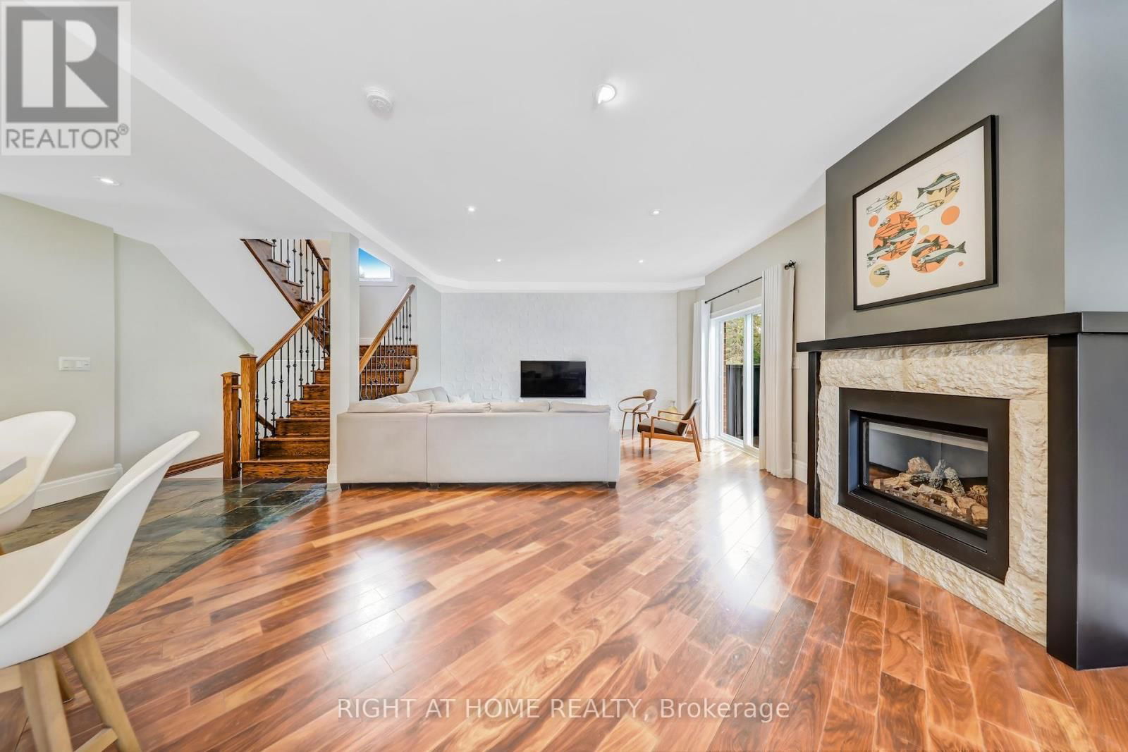921 AVIATION ROAD Image 24