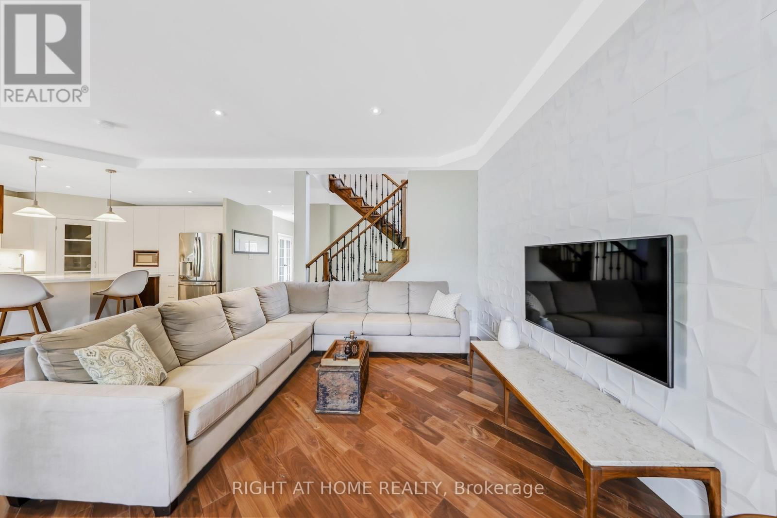 921 AVIATION ROAD Image 27