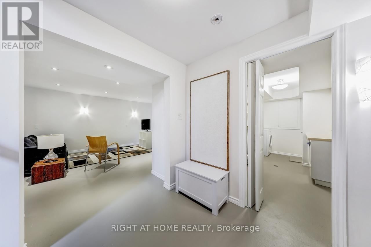921 AVIATION ROAD Image 40