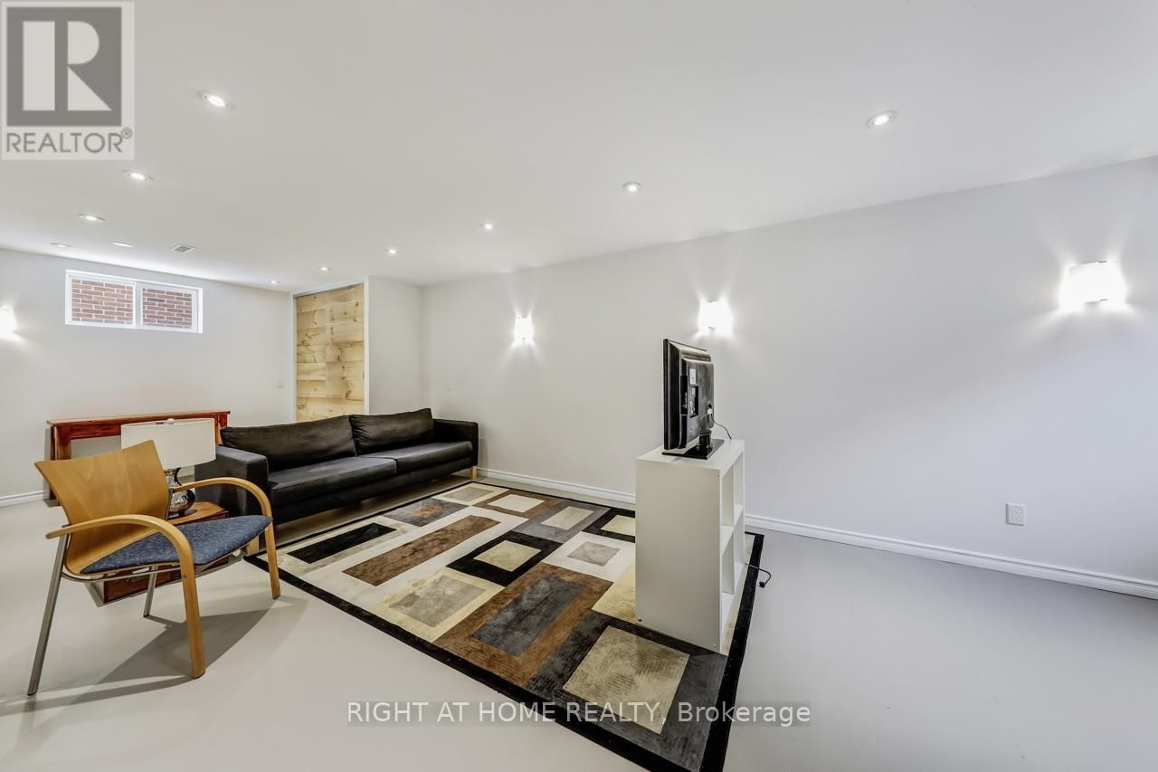 921 AVIATION ROAD Image 42