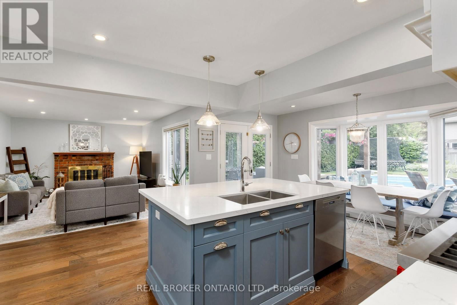 4499 TREMINEER AVENUE Image 12