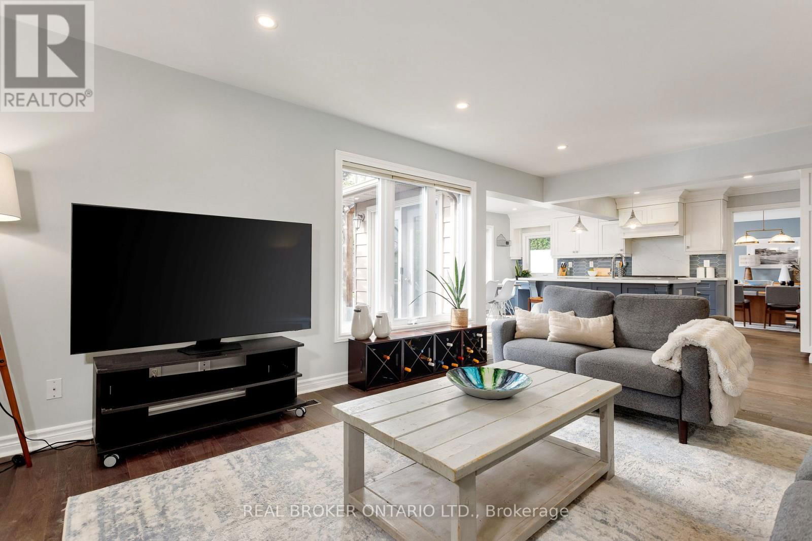 4499 TREMINEER AVENUE Image 13