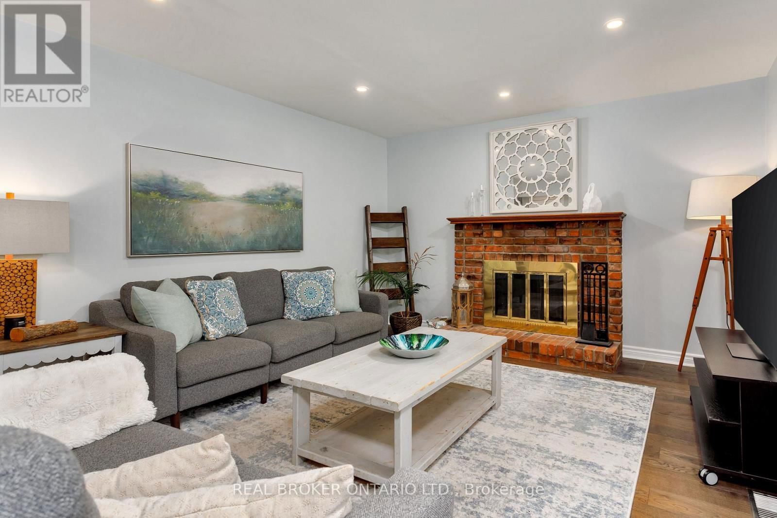 4499 TREMINEER AVENUE Image 14