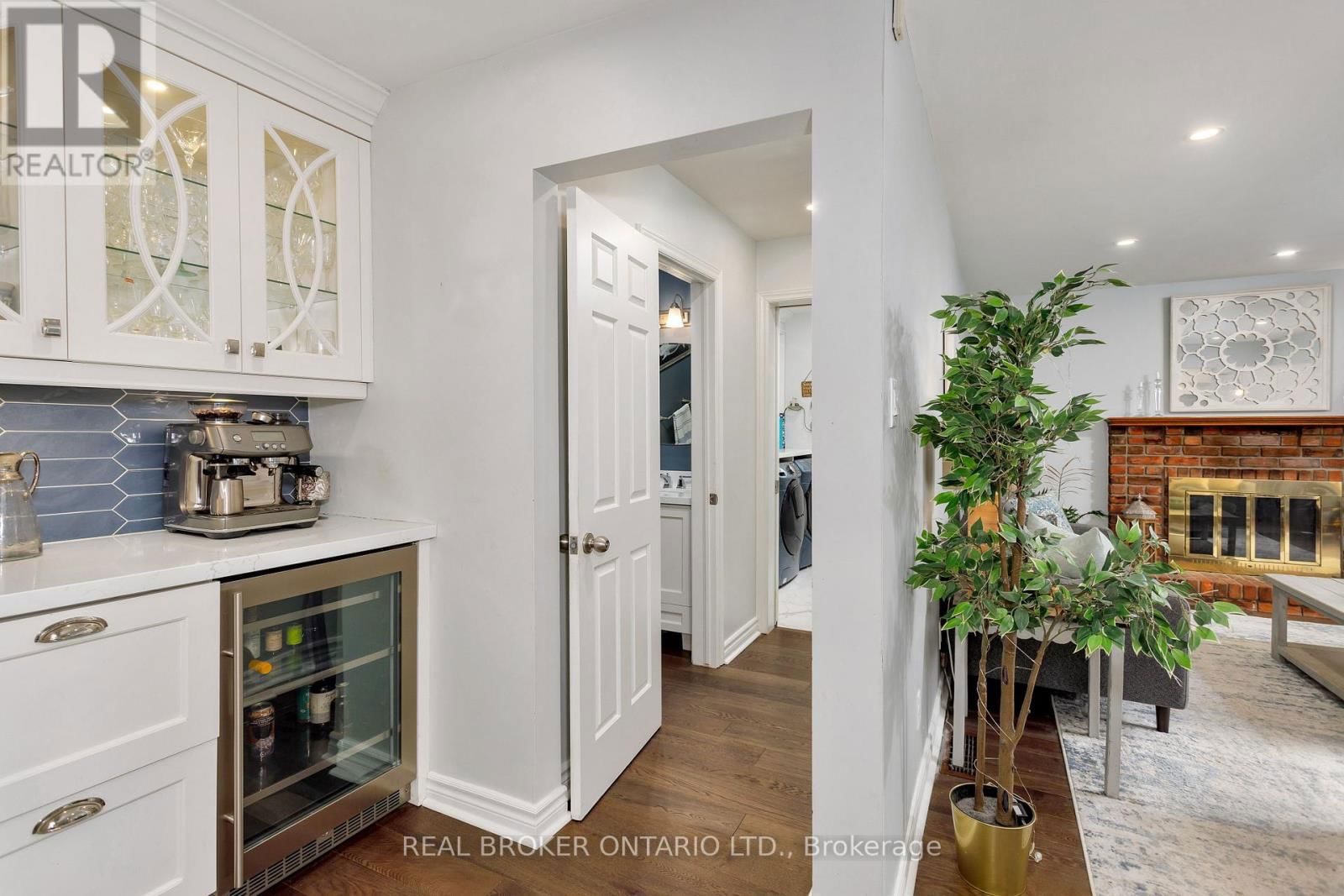 4499 TREMINEER AVENUE Image 15