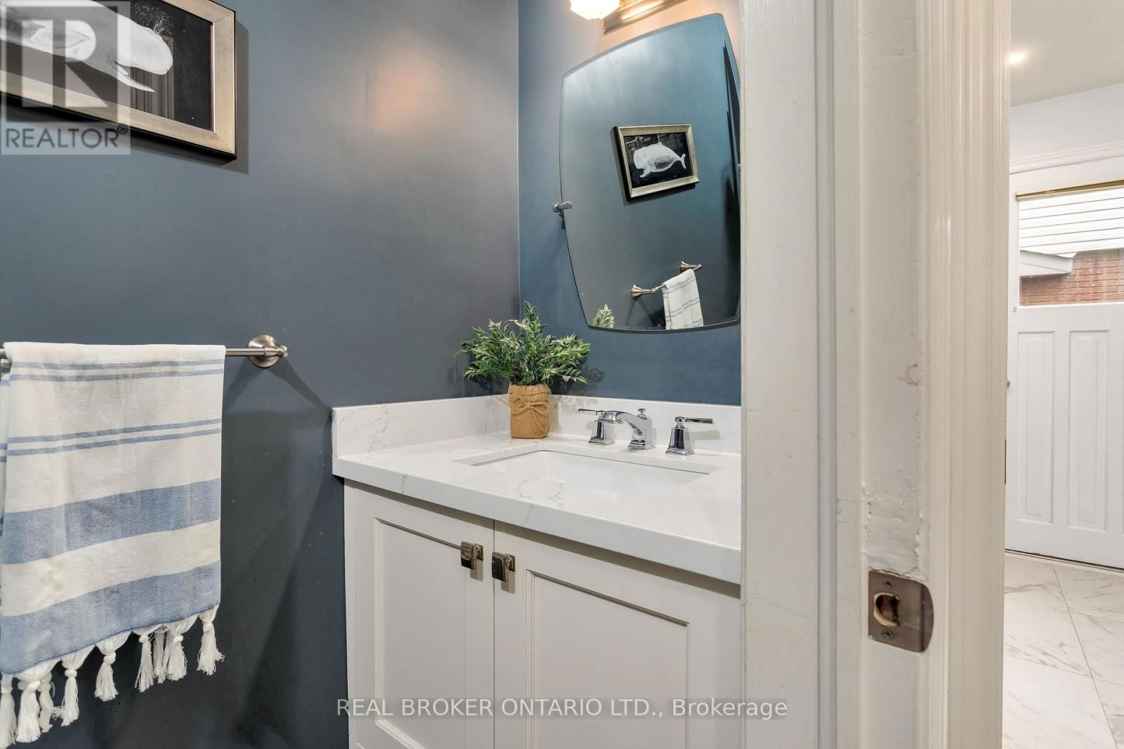 4499 TREMINEER AVENUE Image 16