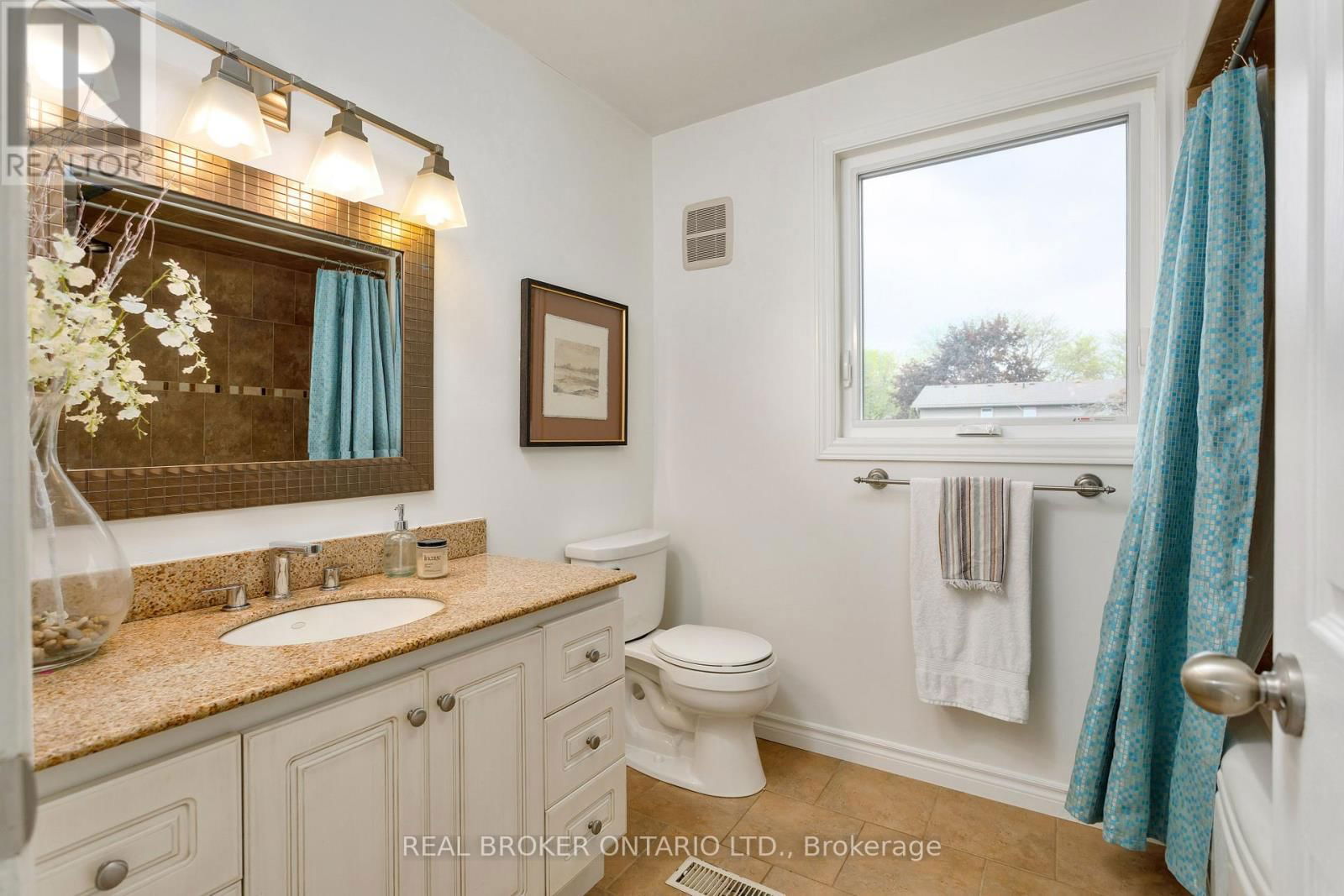4499 TREMINEER AVENUE Image 28