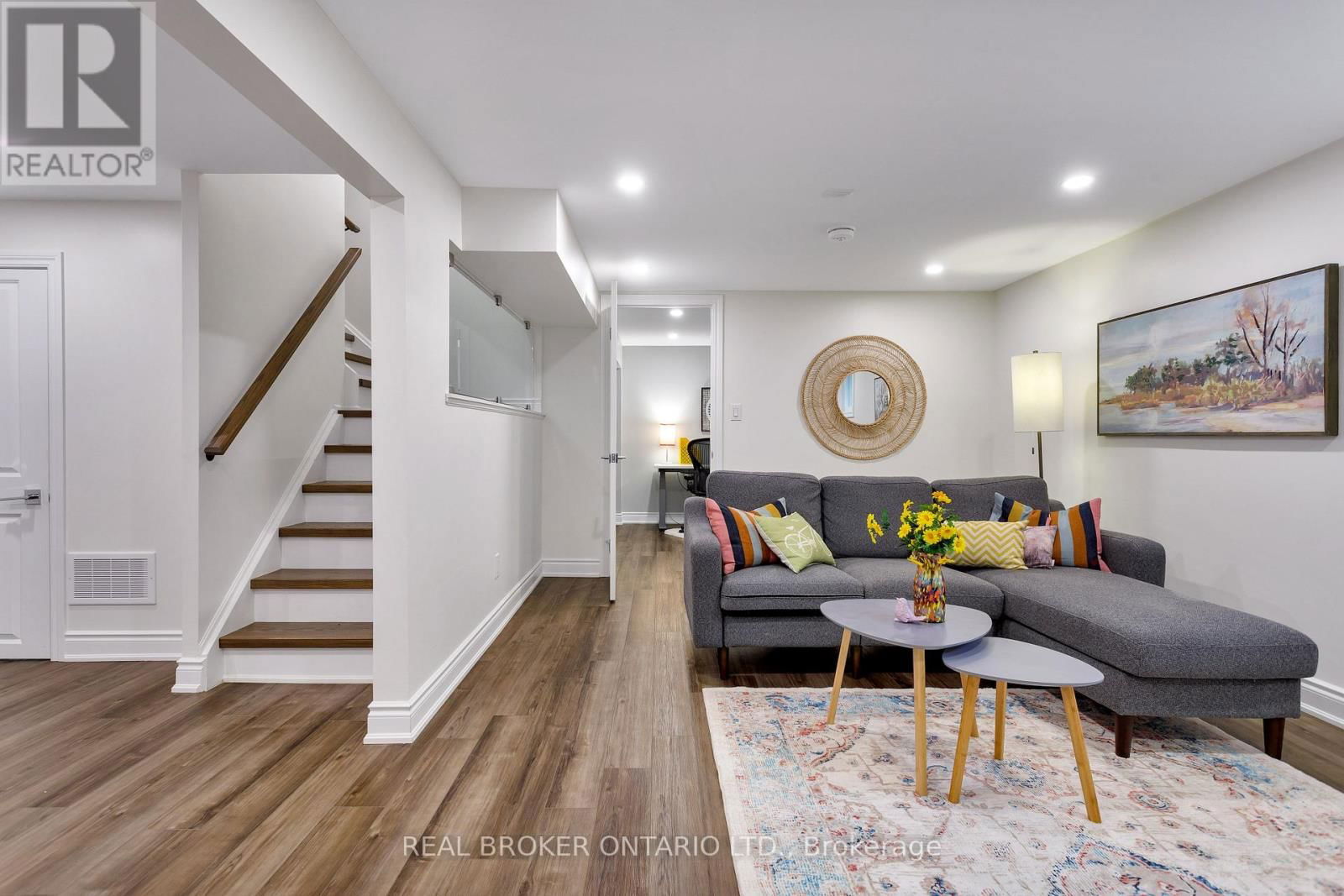 4499 TREMINEER AVENUE Image 30