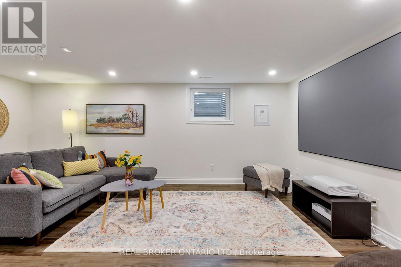 4499 TREMINEER AVENUE Image 32
