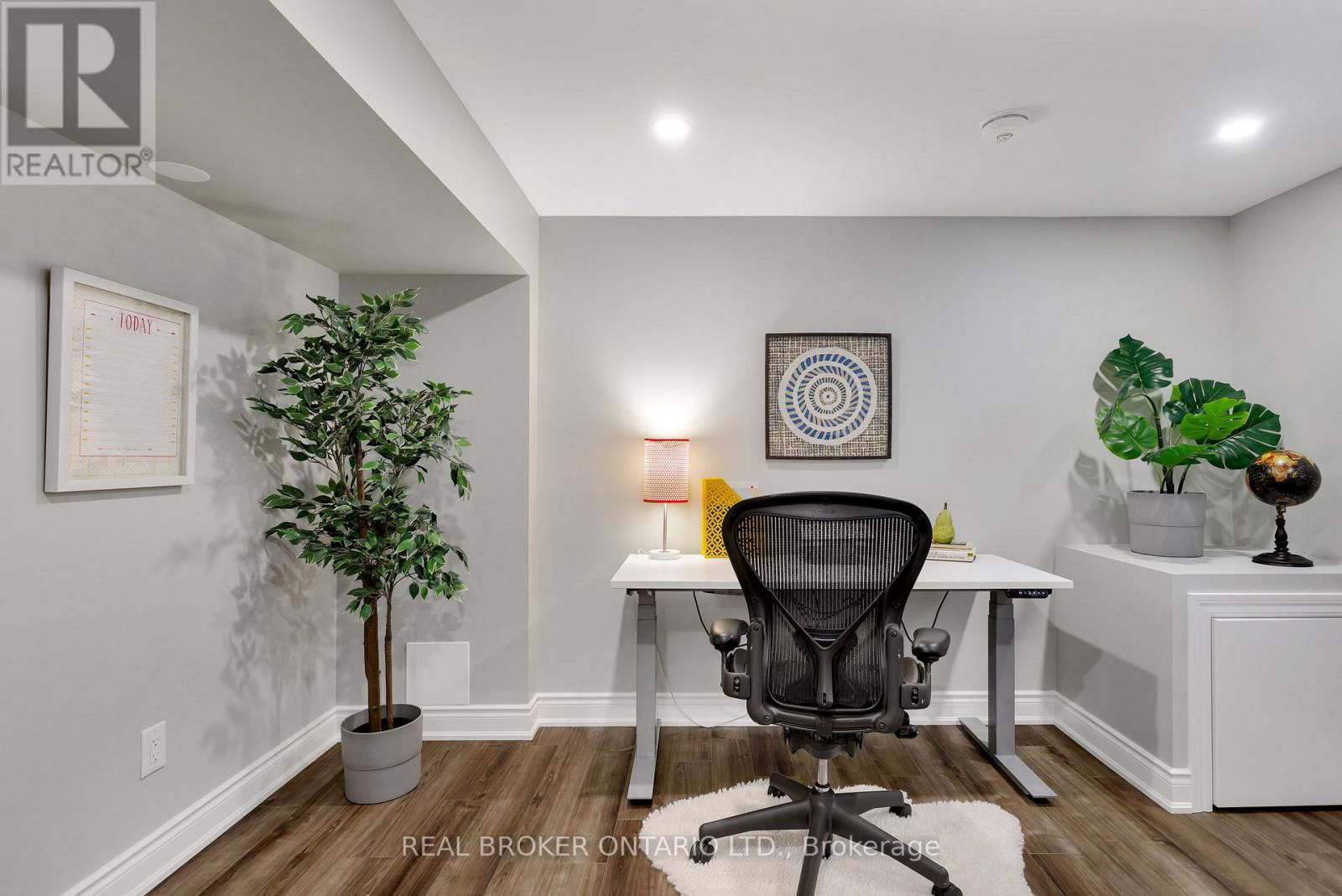 4499 TREMINEER AVENUE Image 33