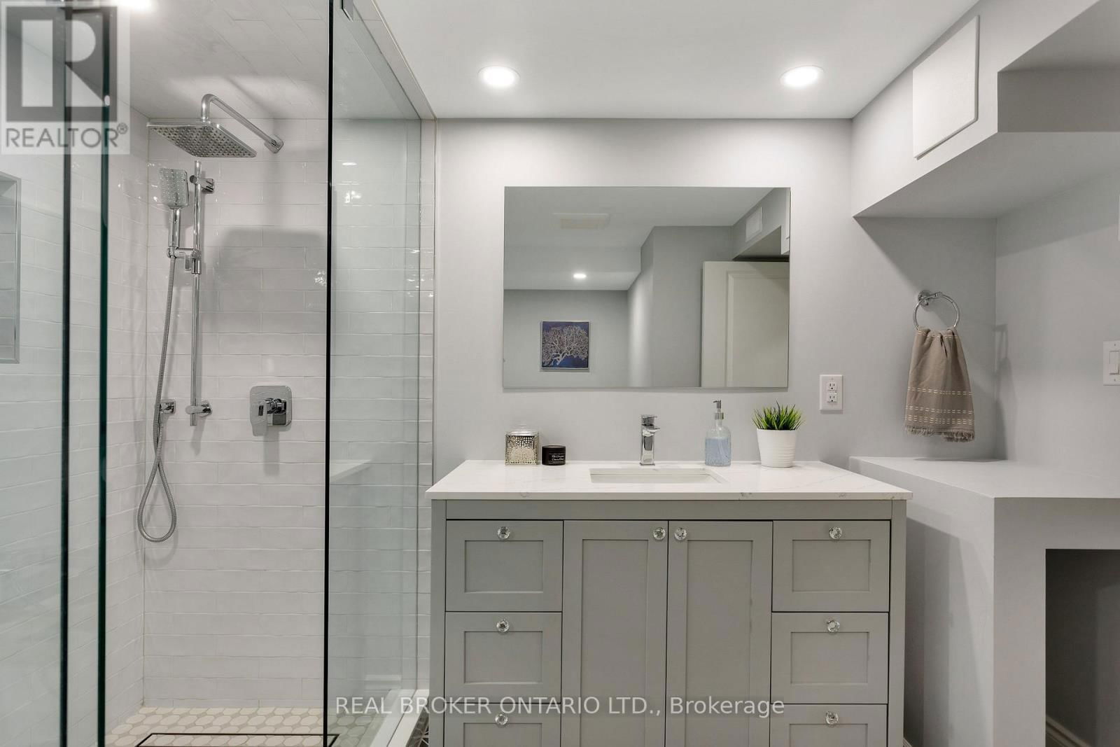 4499 TREMINEER AVENUE Image 37