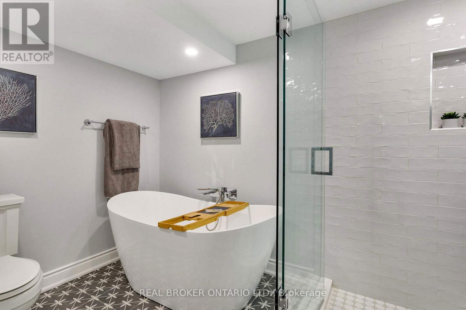 4499 TREMINEER AVENUE Image 38