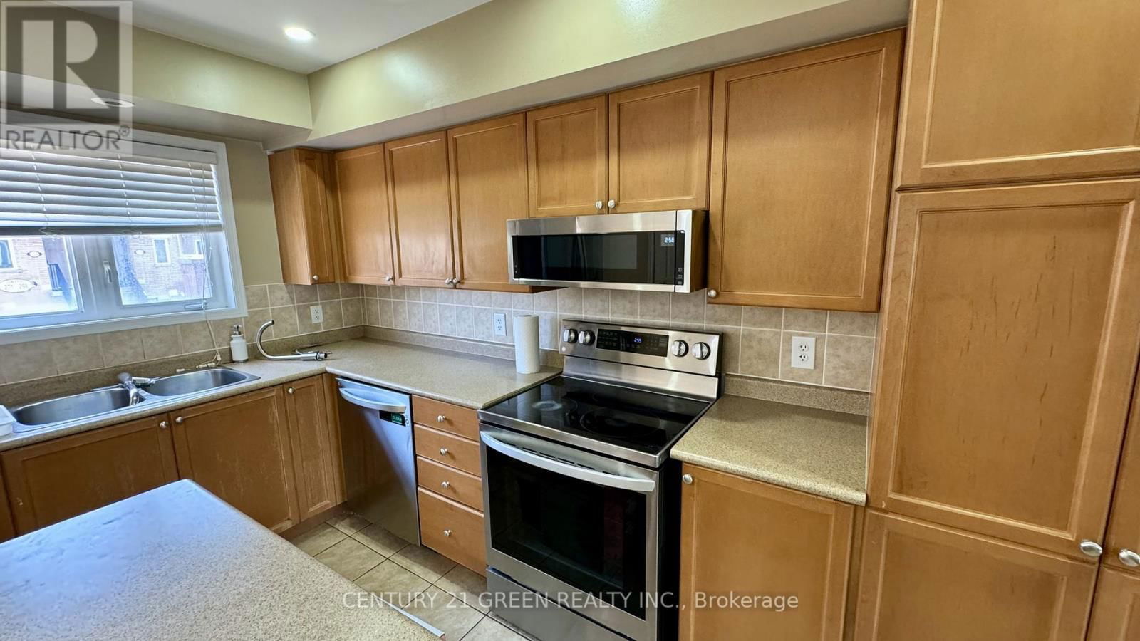 61 - 3056 EGLINTON AVENUE WEST Image 6