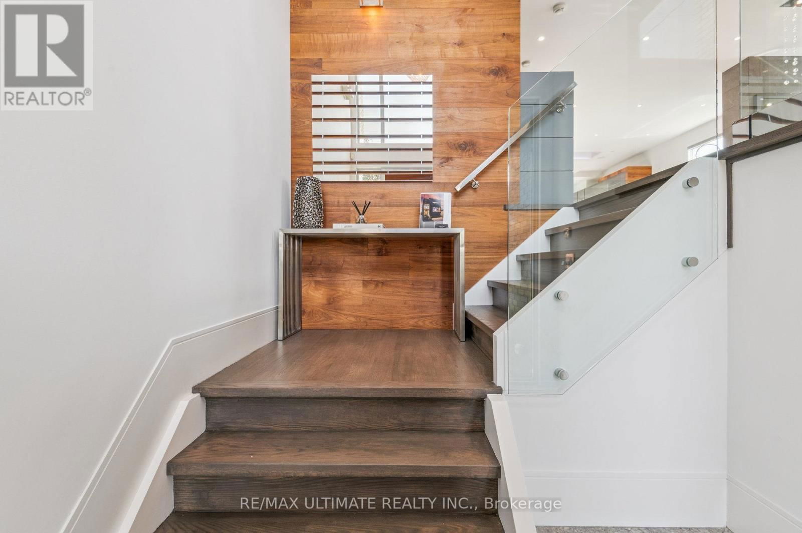 1139 GLENGROVE AVENUE WEST Image 11