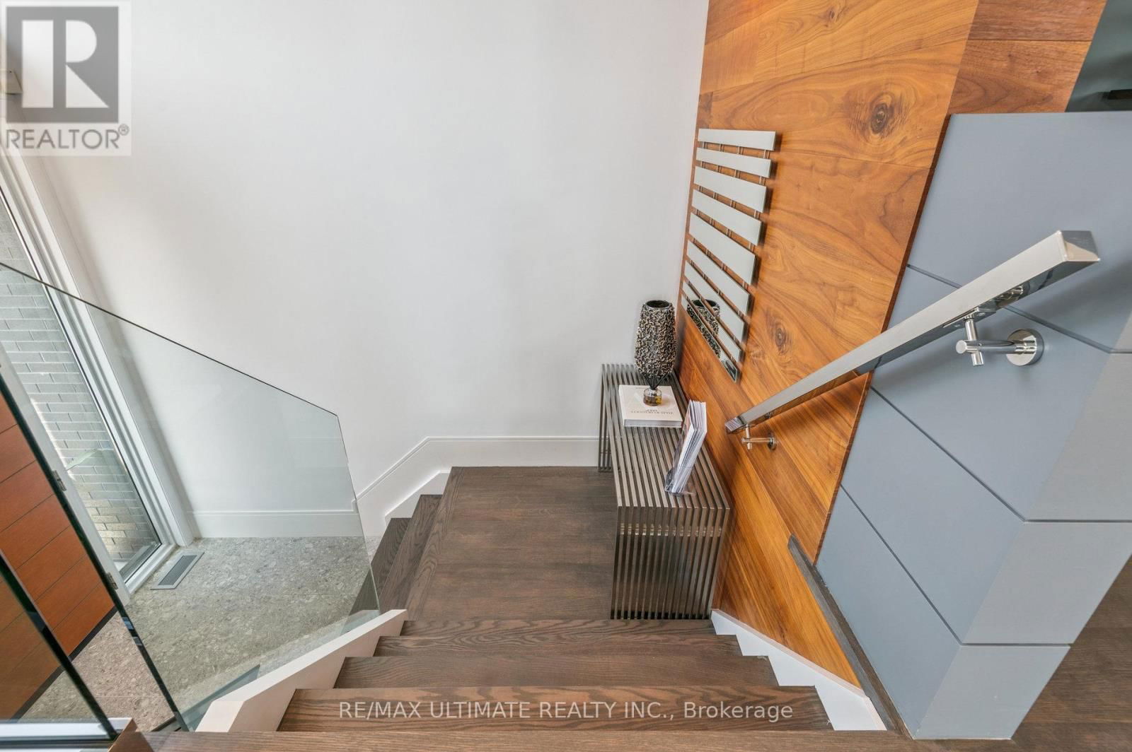 1139 GLENGROVE AVENUE WEST Image 13