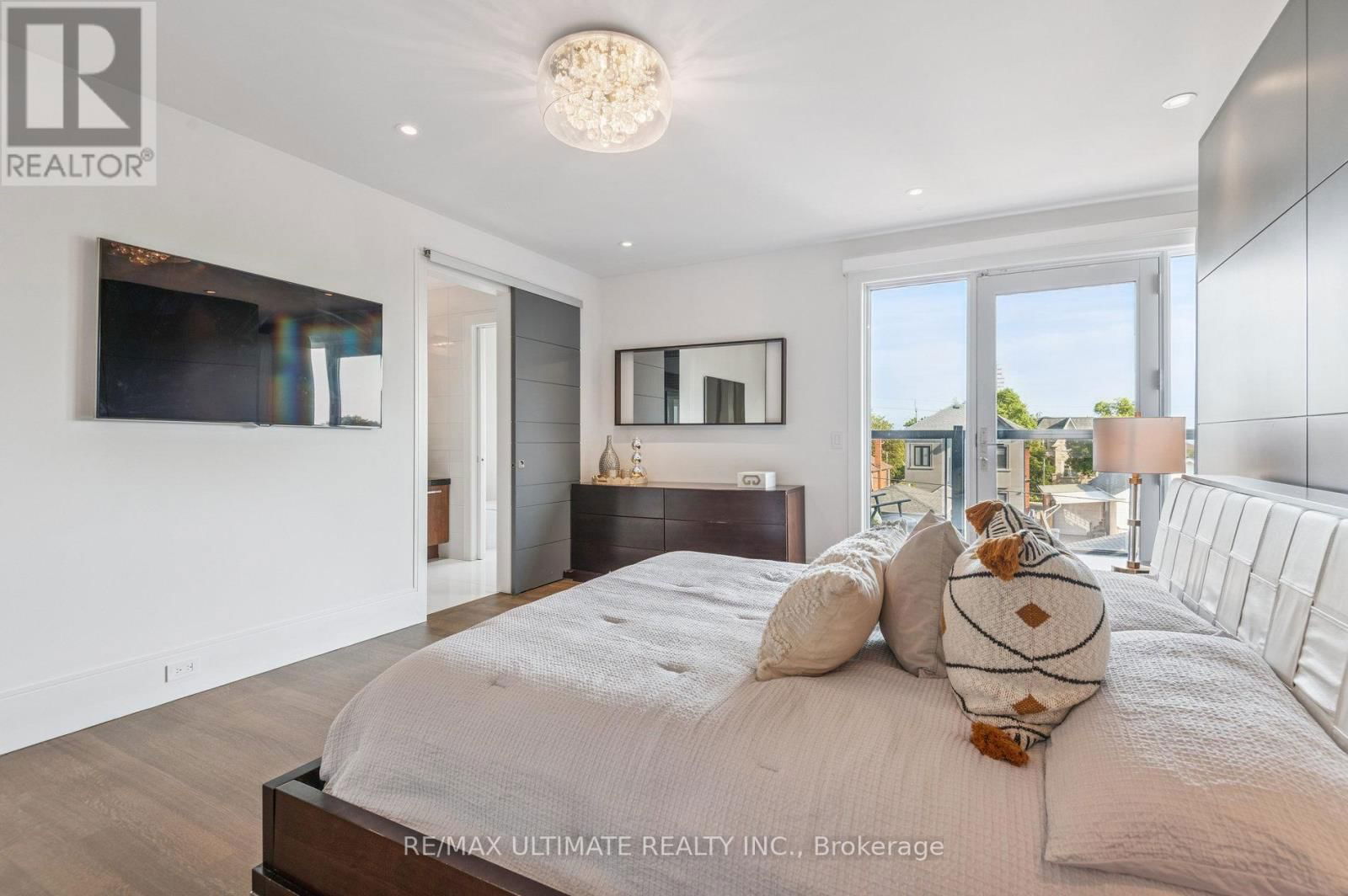 1139 GLENGROVE AVENUE WEST Image 29
