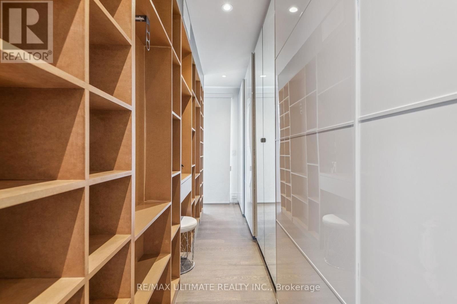 1139 GLENGROVE AVENUE WEST Image 30
