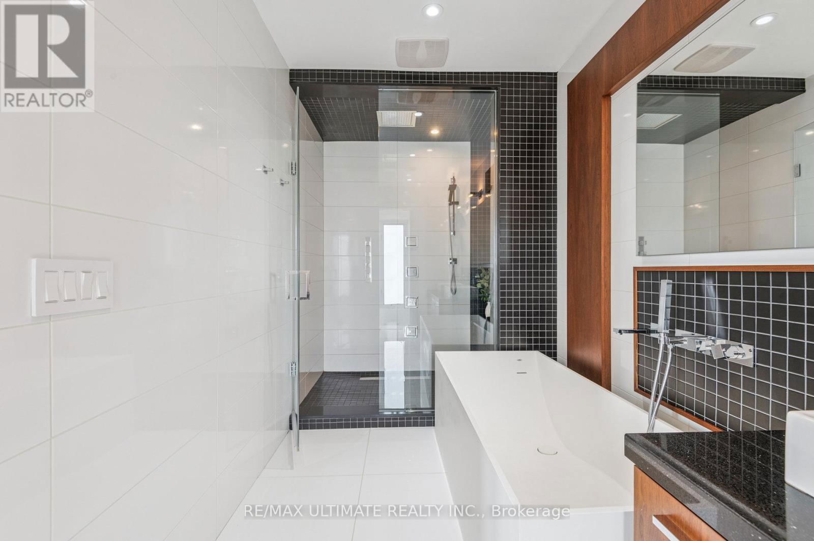 1139 GLENGROVE AVENUE WEST Image 33