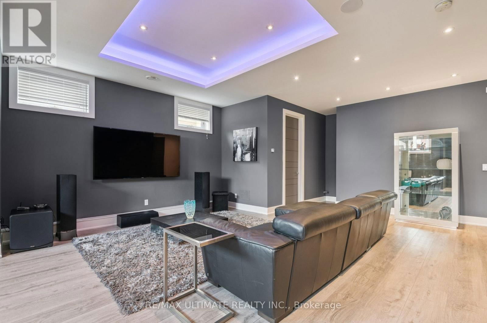 1139 GLENGROVE AVENUE WEST Image 40
