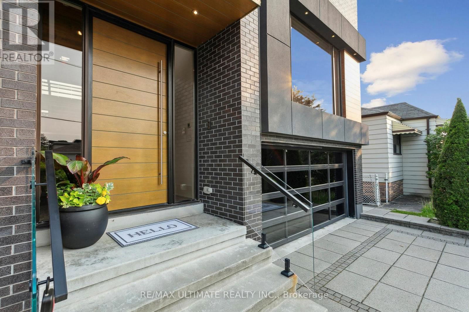 1139 GLENGROVE AVENUE WEST Image 8