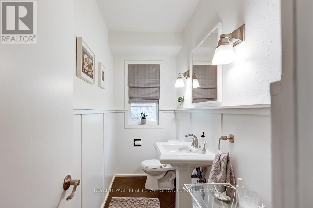 44 ANGLESEY BOULEVARD Image 21