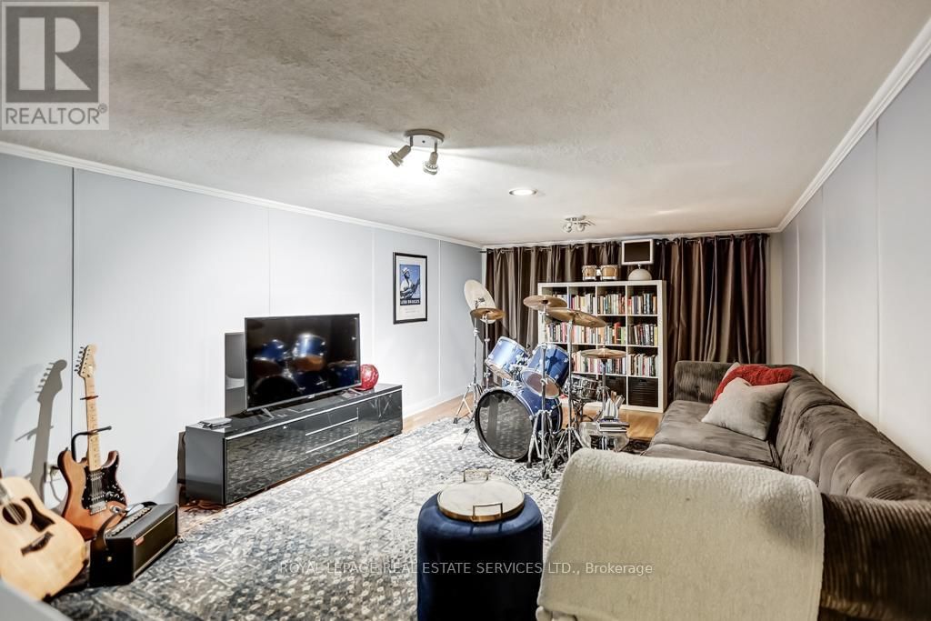 44 ANGLESEY BOULEVARD Image 34