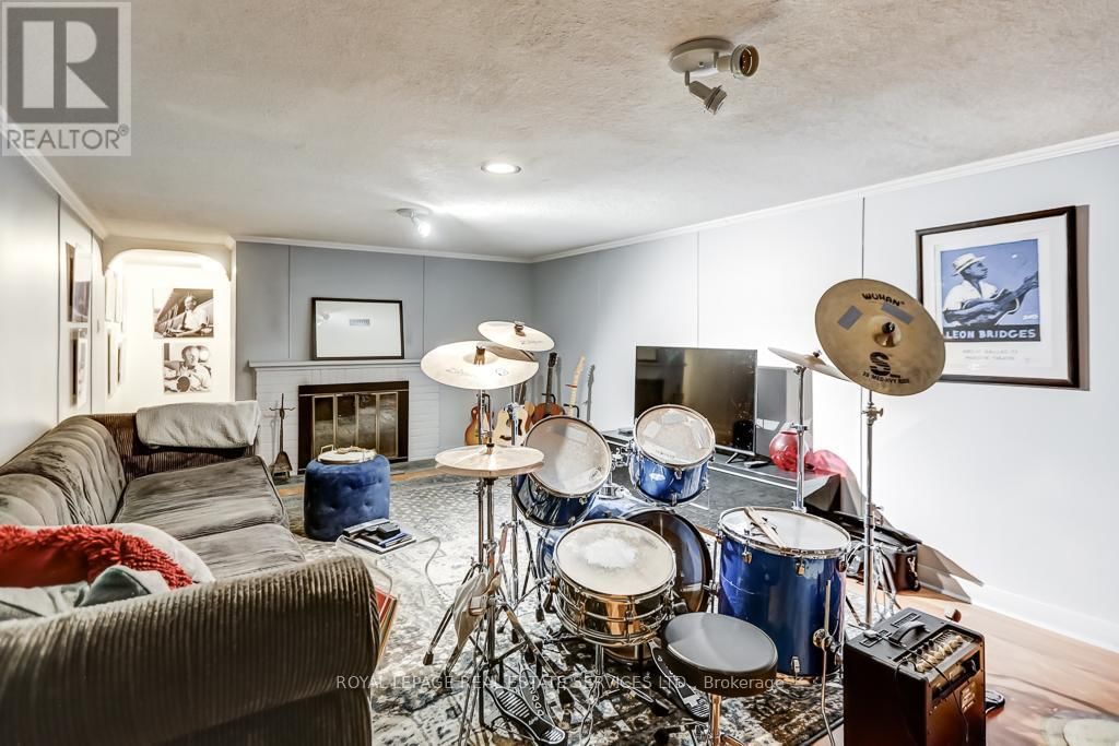 44 ANGLESEY BOULEVARD Image 35