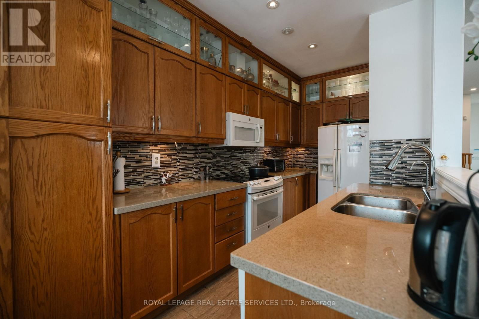 3650 THOMAS STREET Image 9