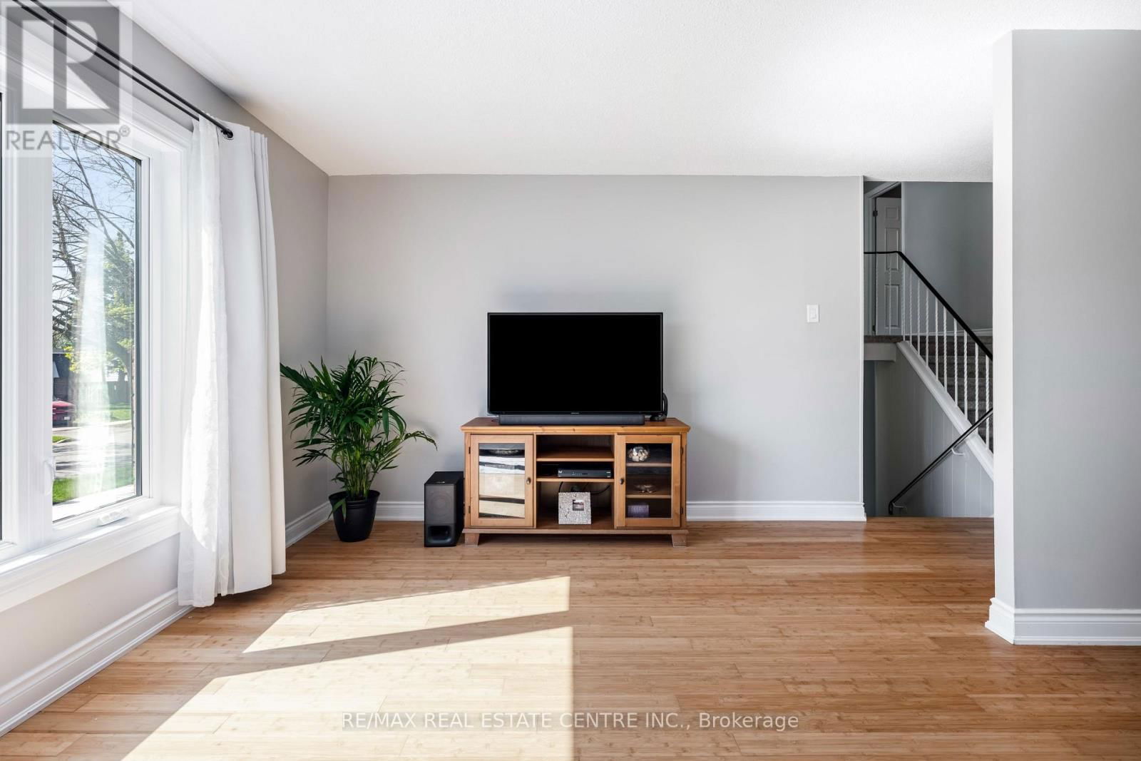 83 HIGHLAND DRIVE Image 11