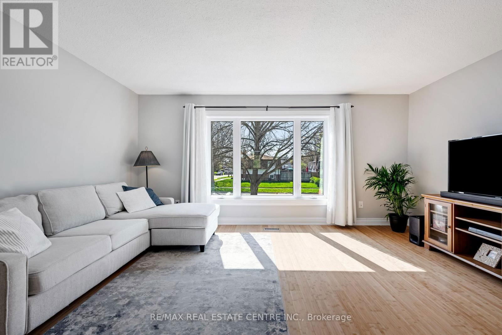 83 HIGHLAND DRIVE Image 12