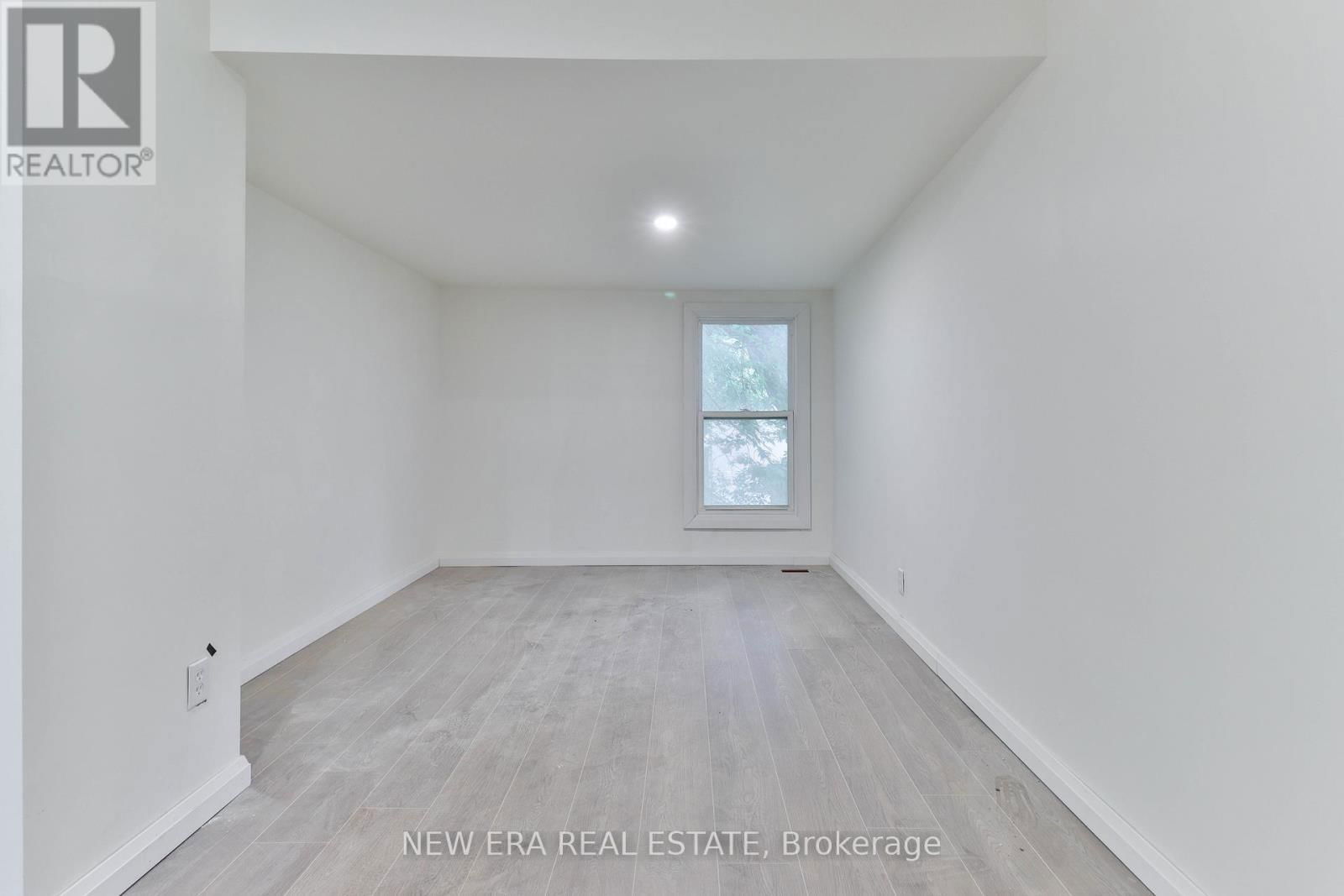 990 DOVERCOURT ROAD Image 11