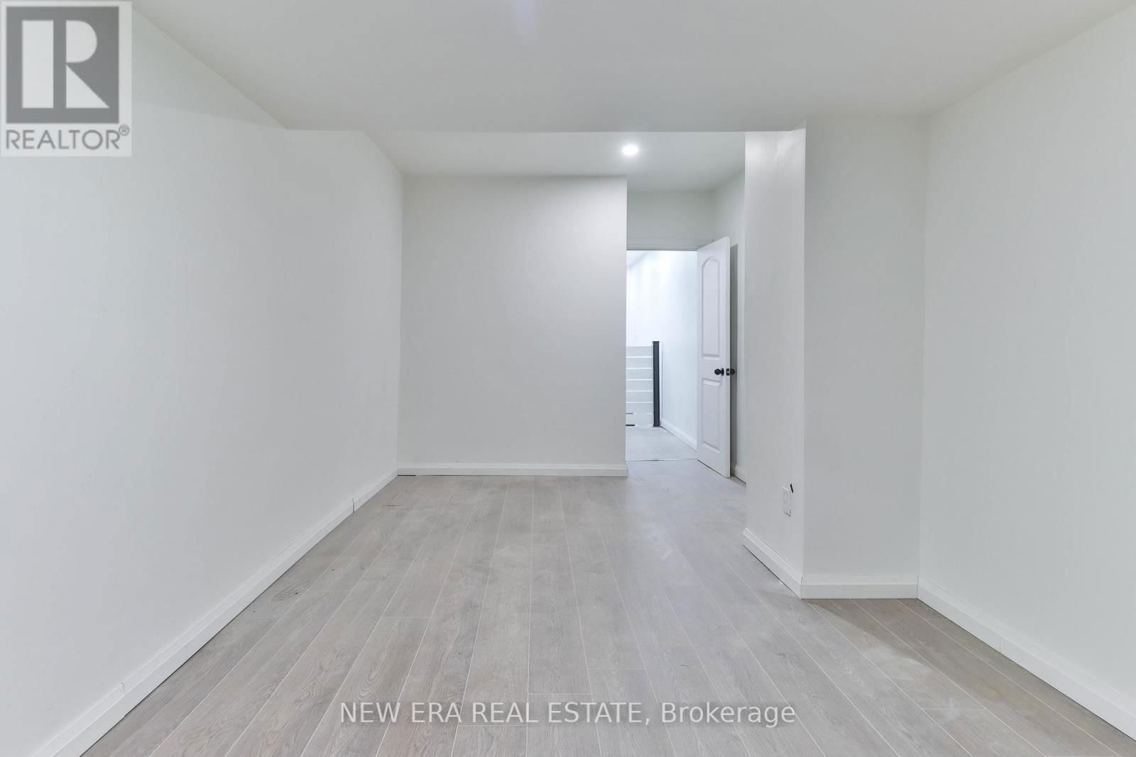 990 DOVERCOURT ROAD Image 12