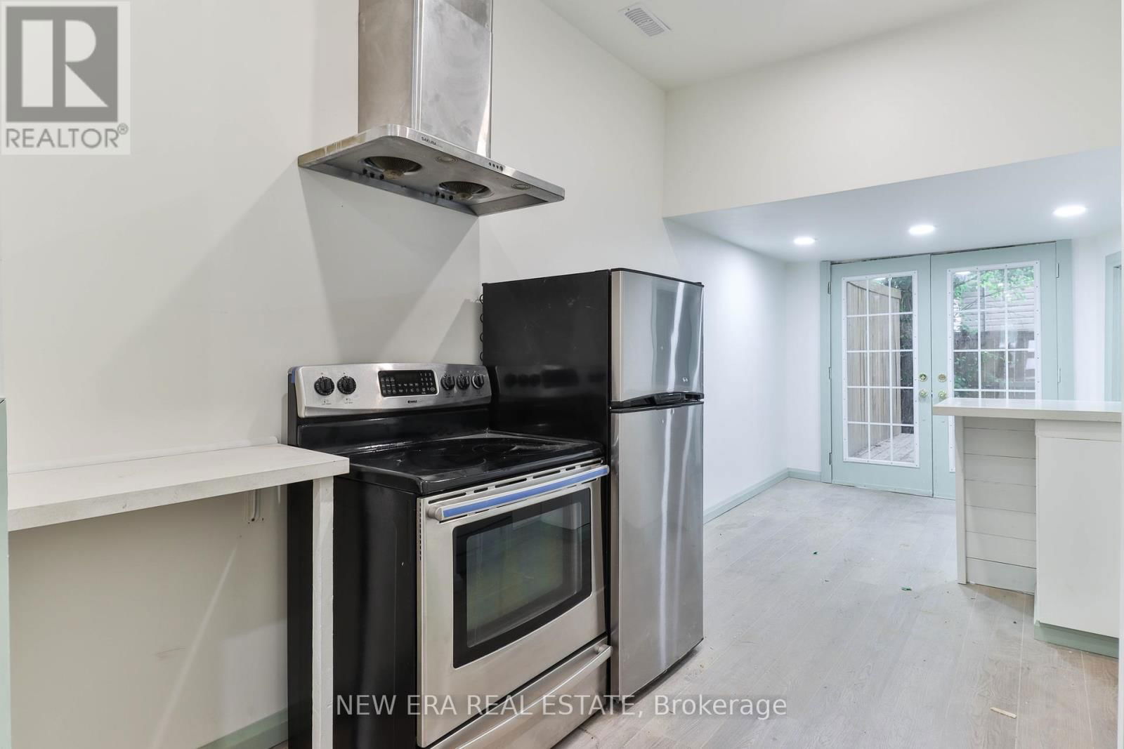 990 DOVERCOURT ROAD Image 16