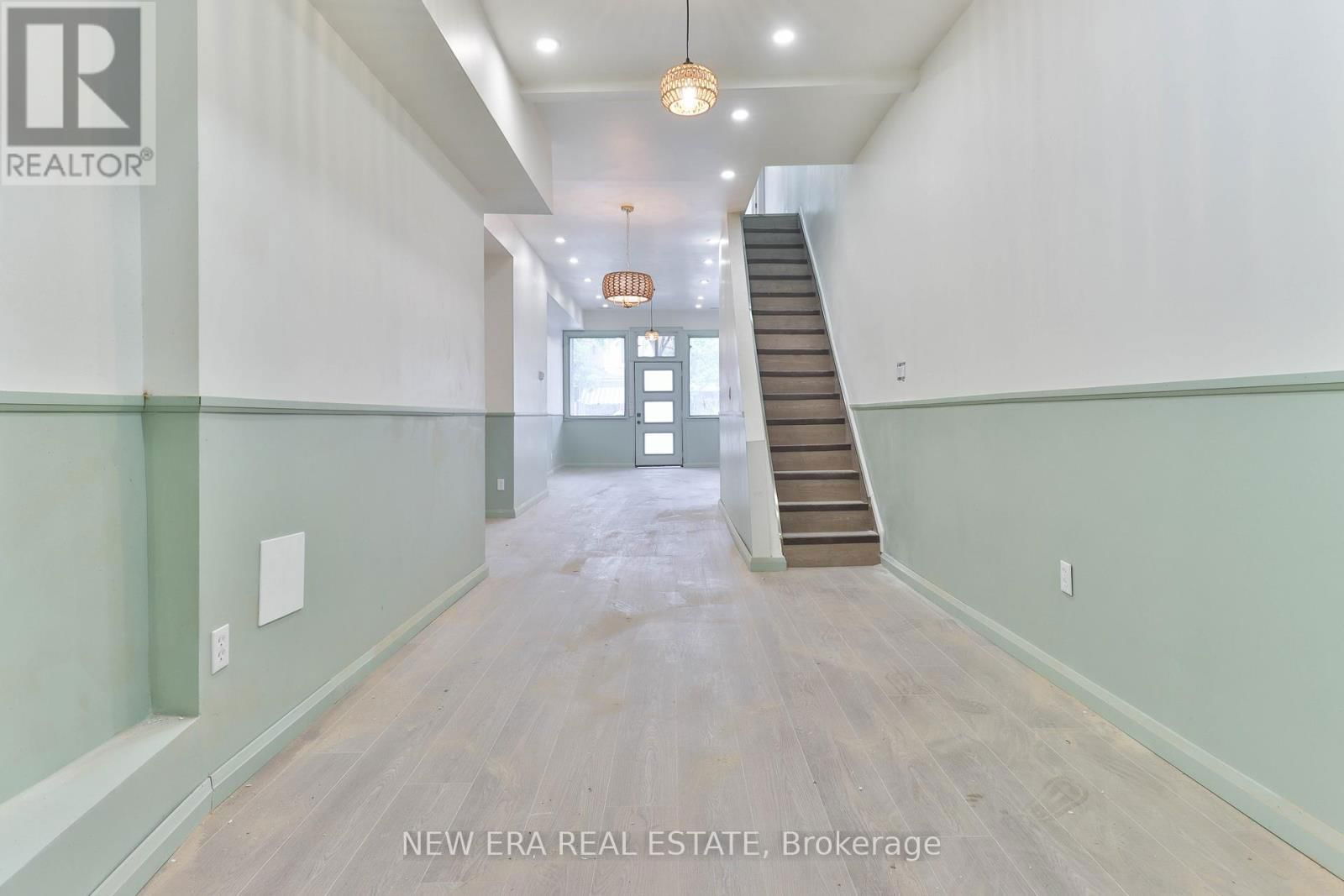 990 DOVERCOURT ROAD Image 19