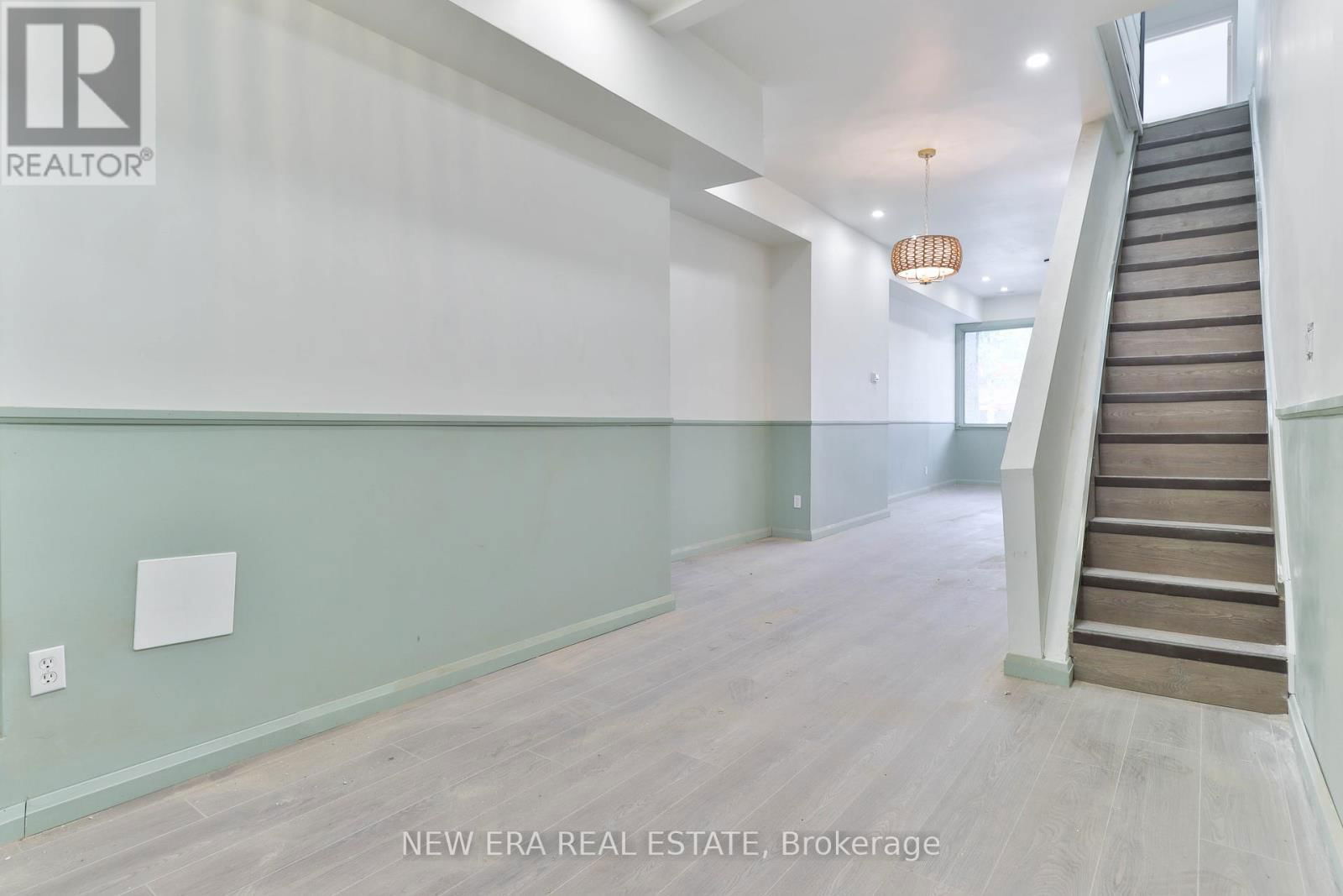 990 DOVERCOURT ROAD Image 21