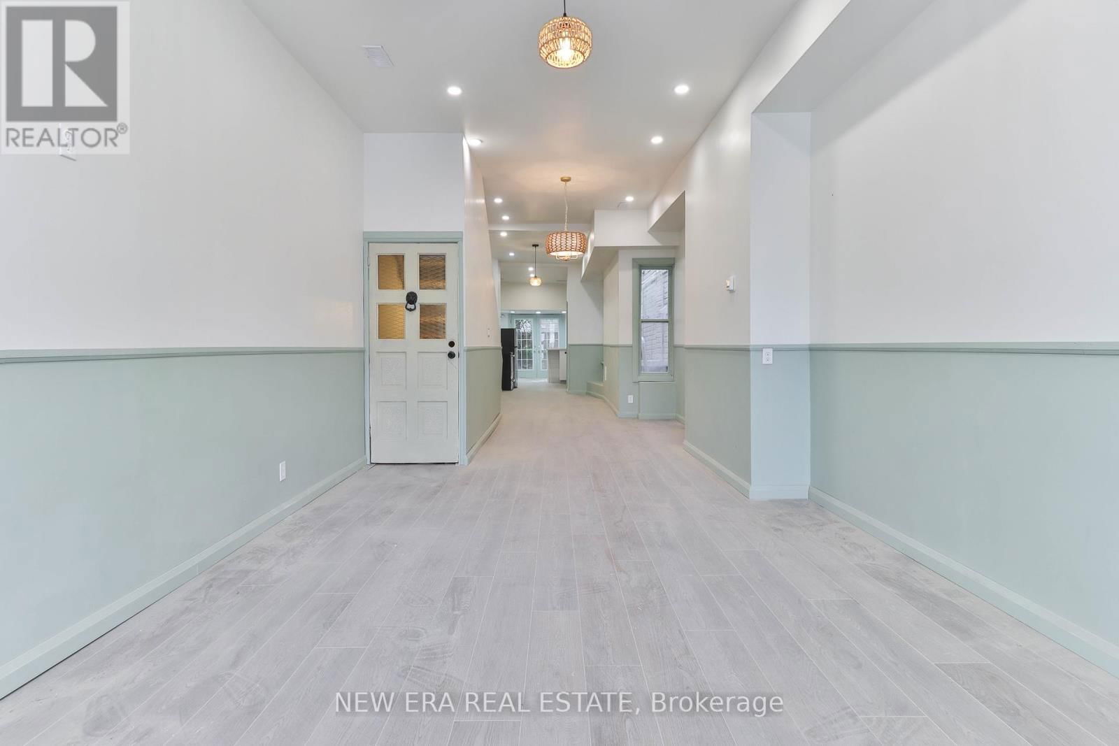 990 DOVERCOURT ROAD Image 23