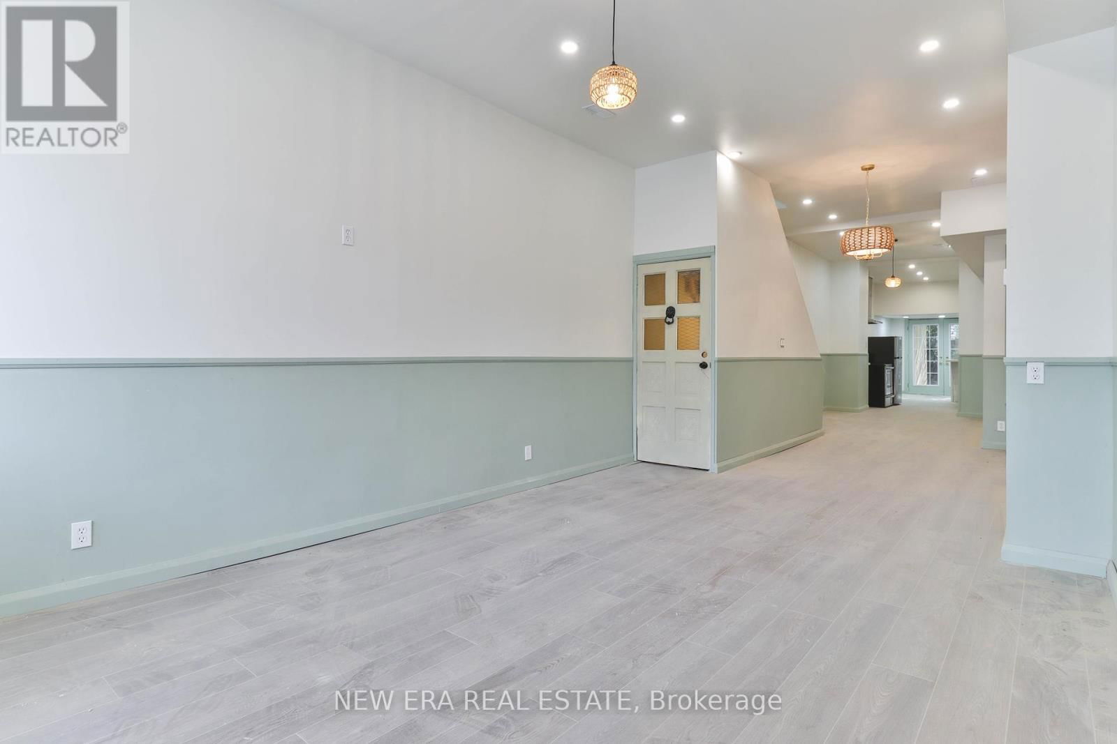 990 DOVERCOURT ROAD Image 24