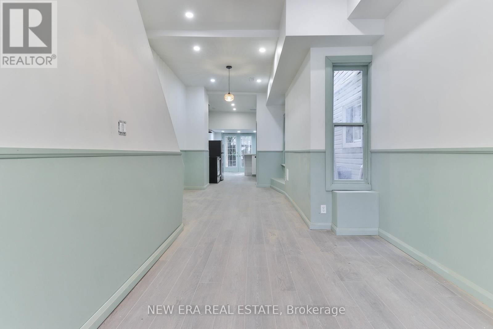 990 DOVERCOURT ROAD Image 25