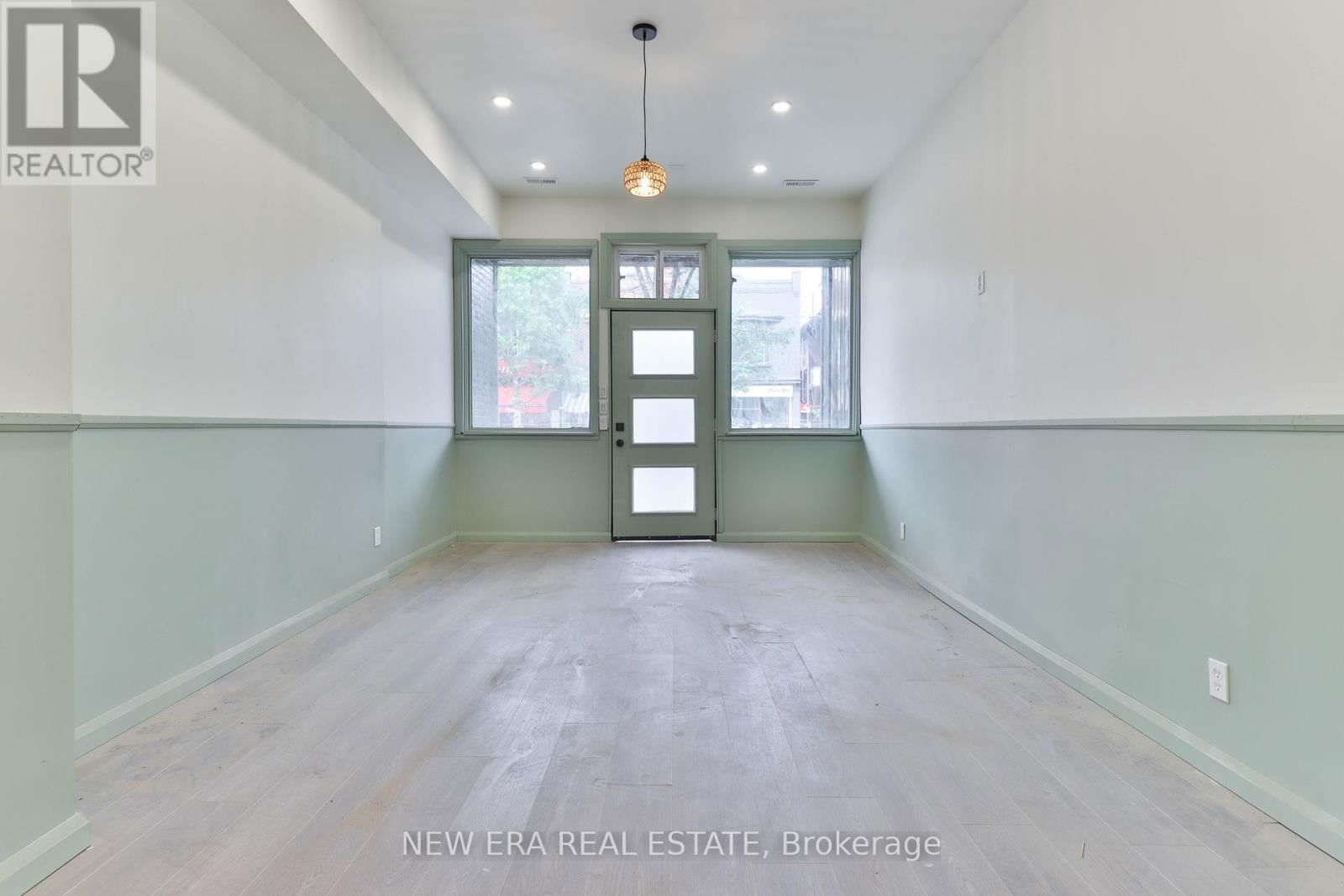 990 DOVERCOURT ROAD Image 26