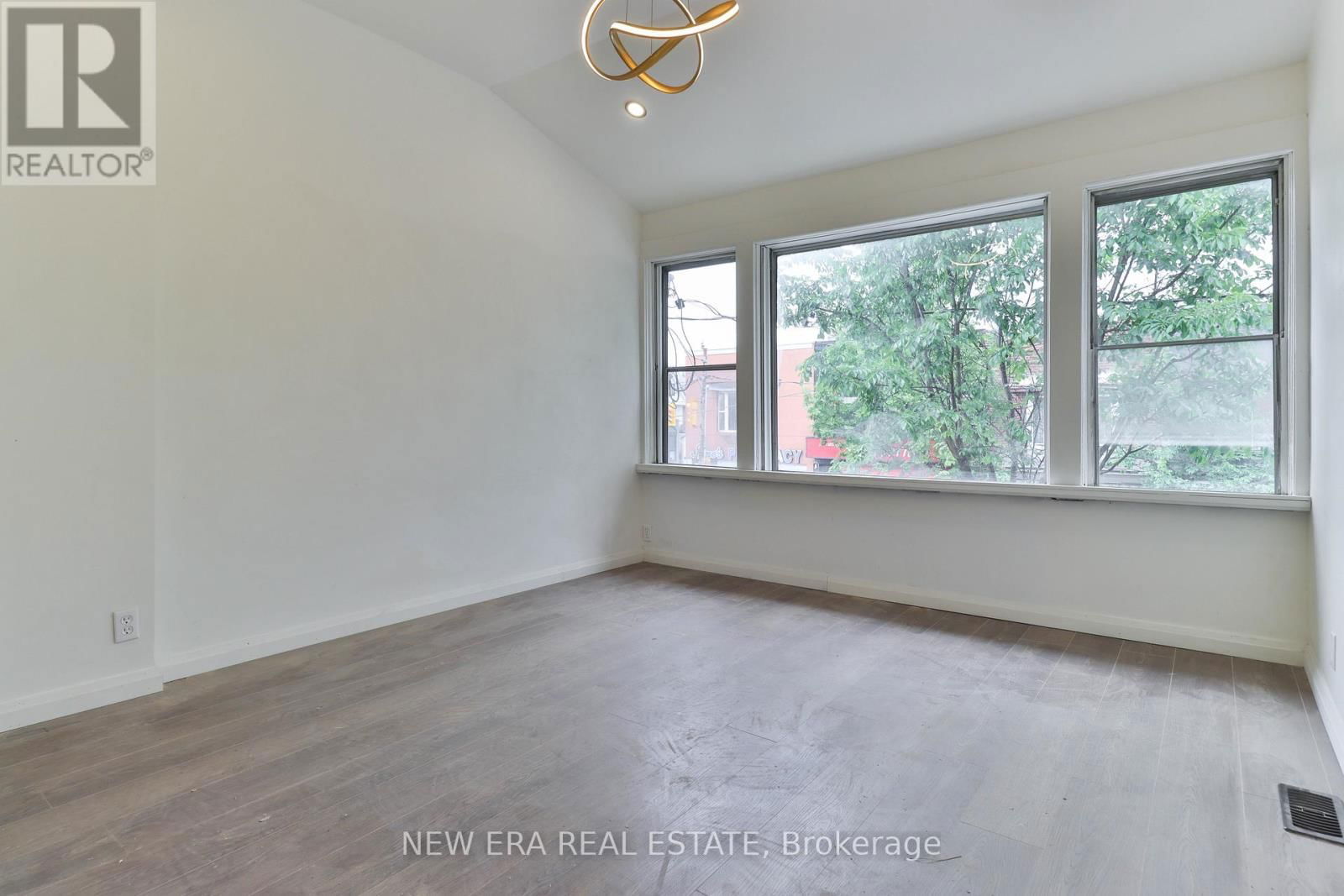 990 DOVERCOURT ROAD Image 27