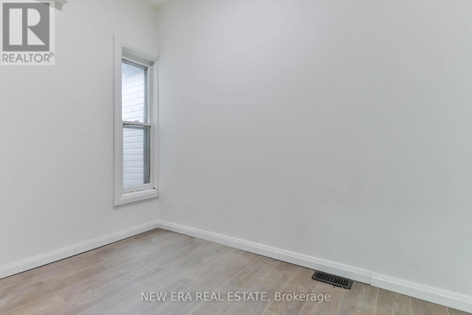 990 DOVERCOURT ROAD Image 8