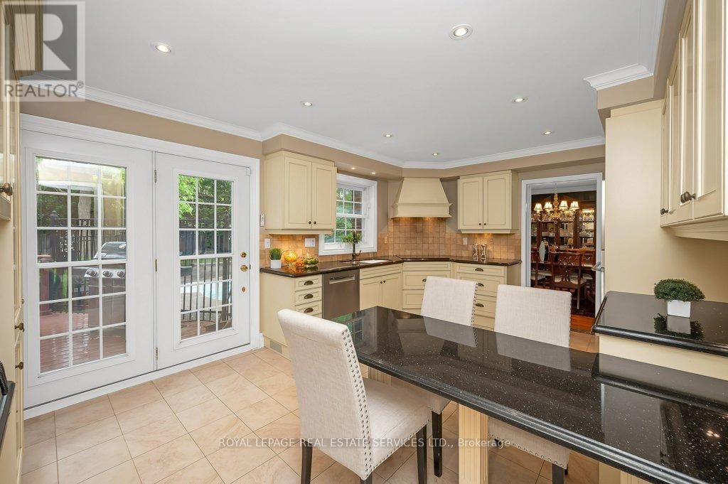 269 ROYAL OAK COURT Image 10
