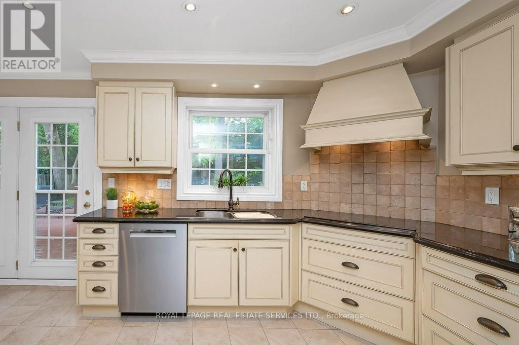 269 ROYAL OAK COURT Image 12