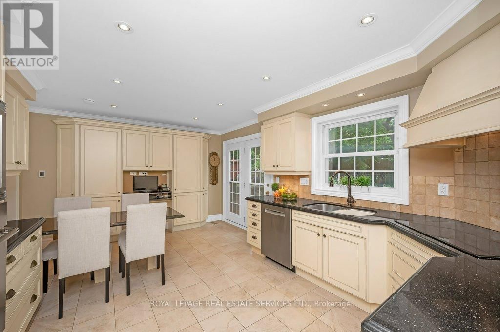 269 ROYAL OAK COURT Image 13