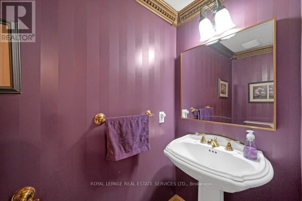 269 ROYAL OAK COURT Image 16