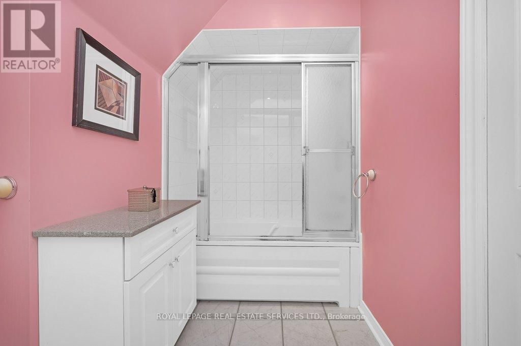 269 ROYAL OAK COURT Image 26