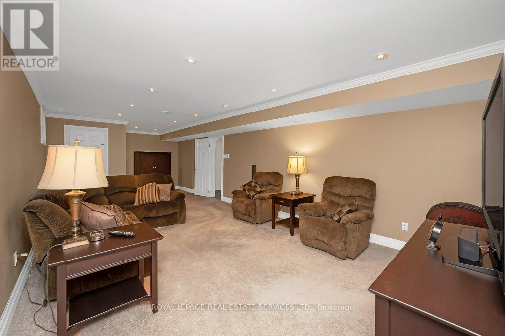 269 ROYAL OAK COURT Image 28