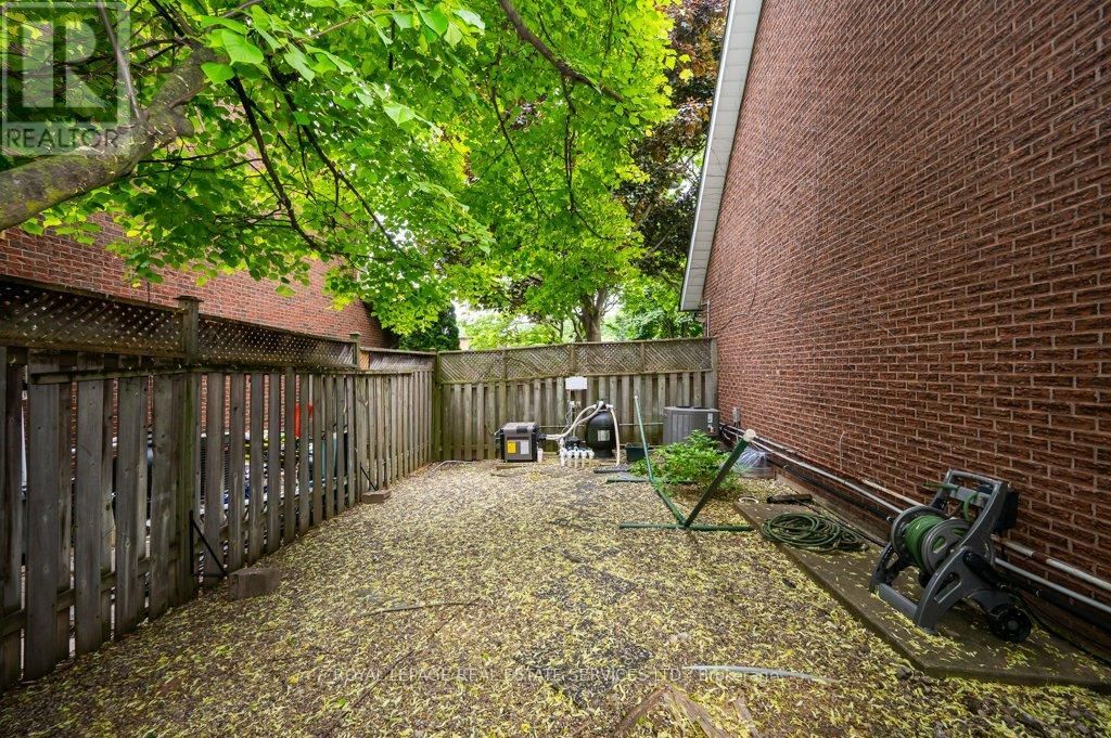269 ROYAL OAK COURT Image 33