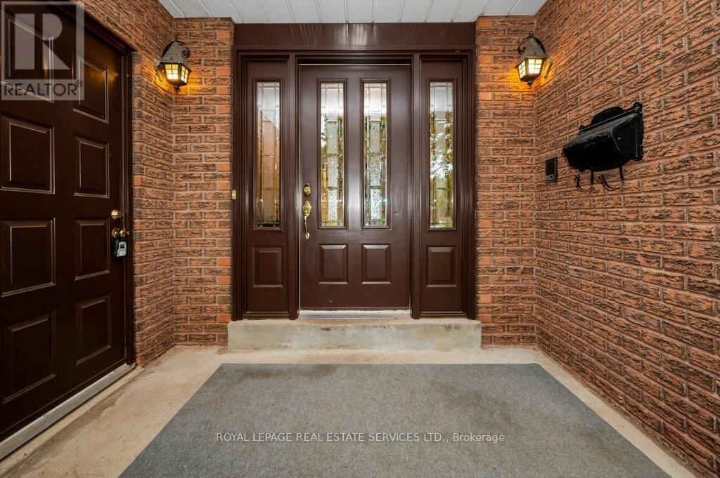 269 ROYAL OAK COURT Image 4