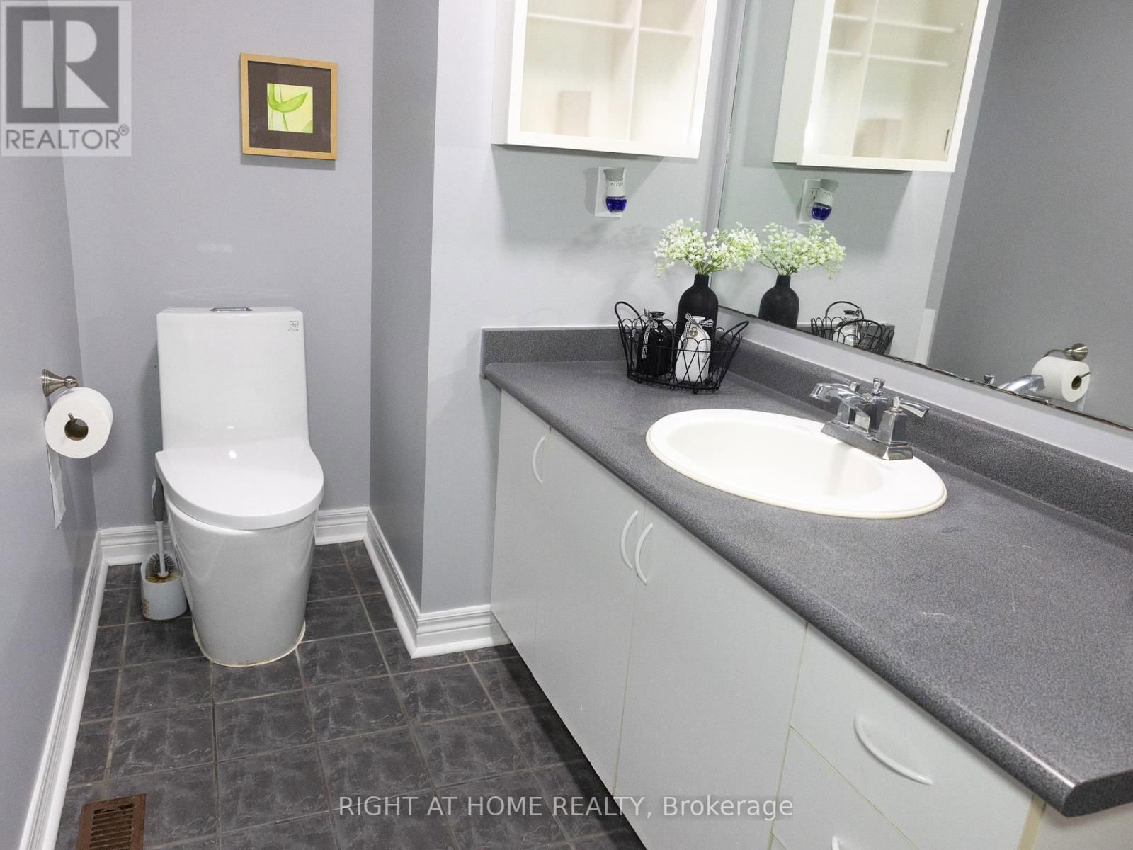 7031 GRAYDON COURT Image 21